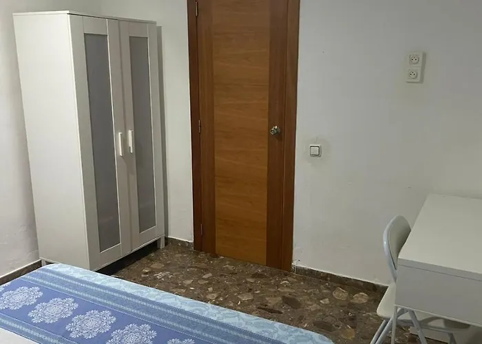 Alquiler Universidades Malvarrosa Playa Maritim Solo Familias Con Ninos アパート